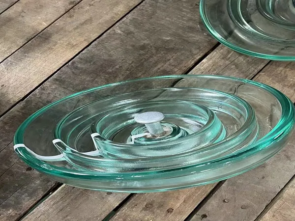 Suspension insulators,electrical insulation,electrical transmission