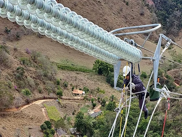 glass insulator quality,toughened glass insulator inspection,power line insulator testing