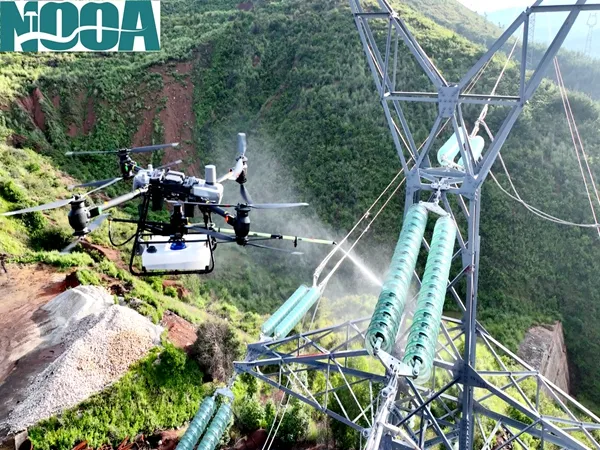 drone insulator cleaning,live-line cleaning,transmission line maintenance,high voltage insulator cleaning,drone cleaning technology,power grid maintenance