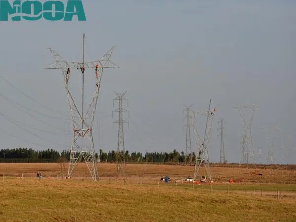 How Does Pollution Affect the Required Creepage Distance of Electrical Insulators?