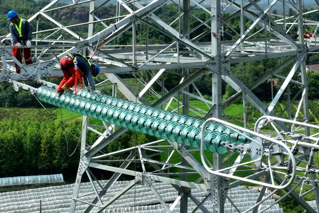 glass insulators installation and maintenance